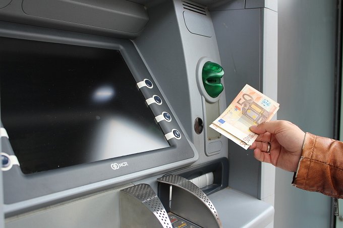 クレカ　外貨　決済　ATM